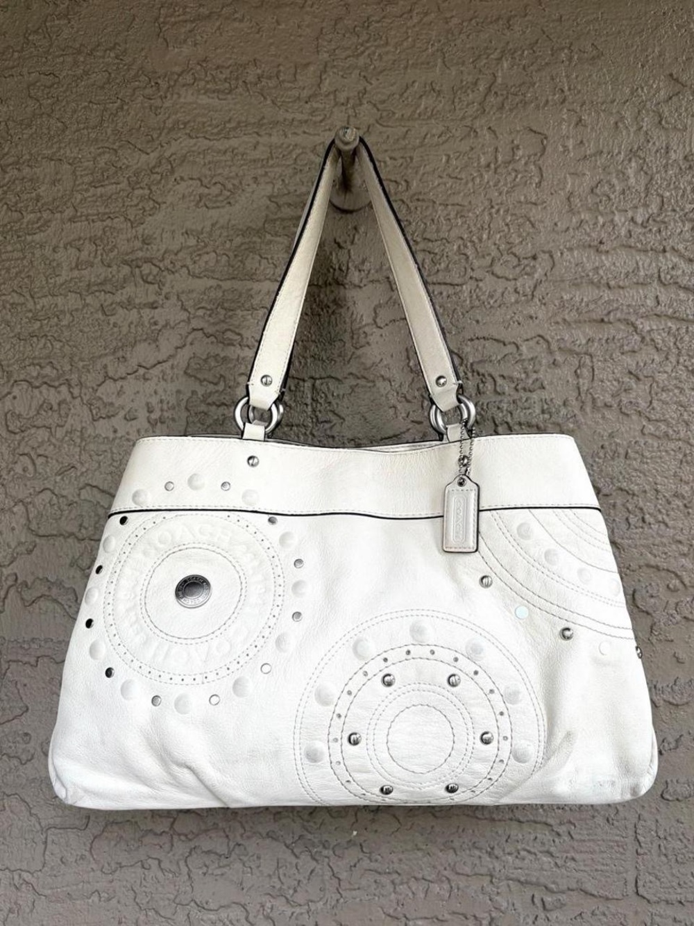 Coach F16273 Ivory Studded Leather Shoulder bag 🤍